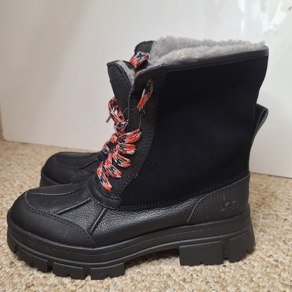 UGG Ashton Addie Boots Women’s Size 8.5 Black Waterproof Leather 1130524 - Picture 6 of 9